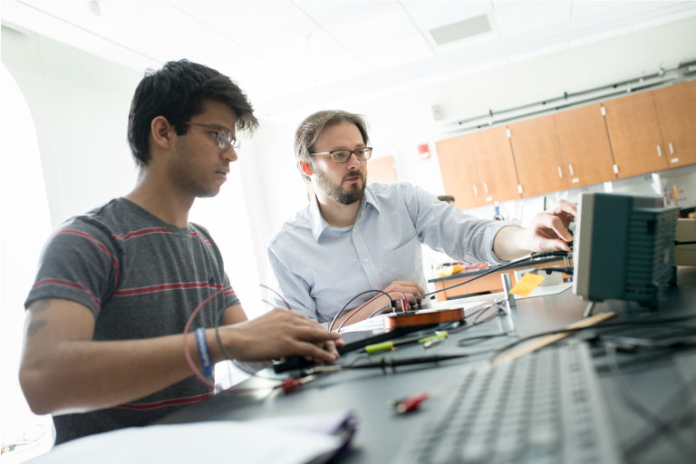 An instructor and student work together at Washington and Jefferson College